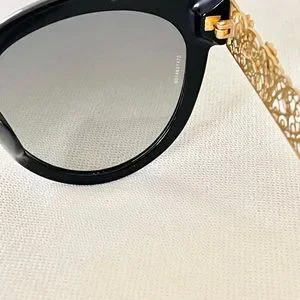 Dolce & Gabbana | Accessories | Rare Round Dolce Gabbana  display picture 2